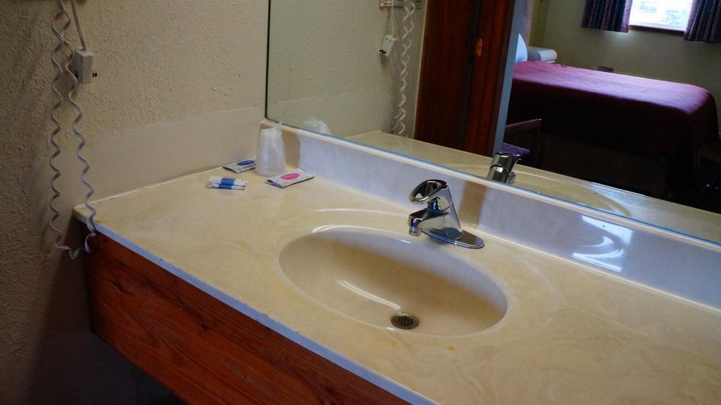 Royale Inn Kansas City Szoba fotó